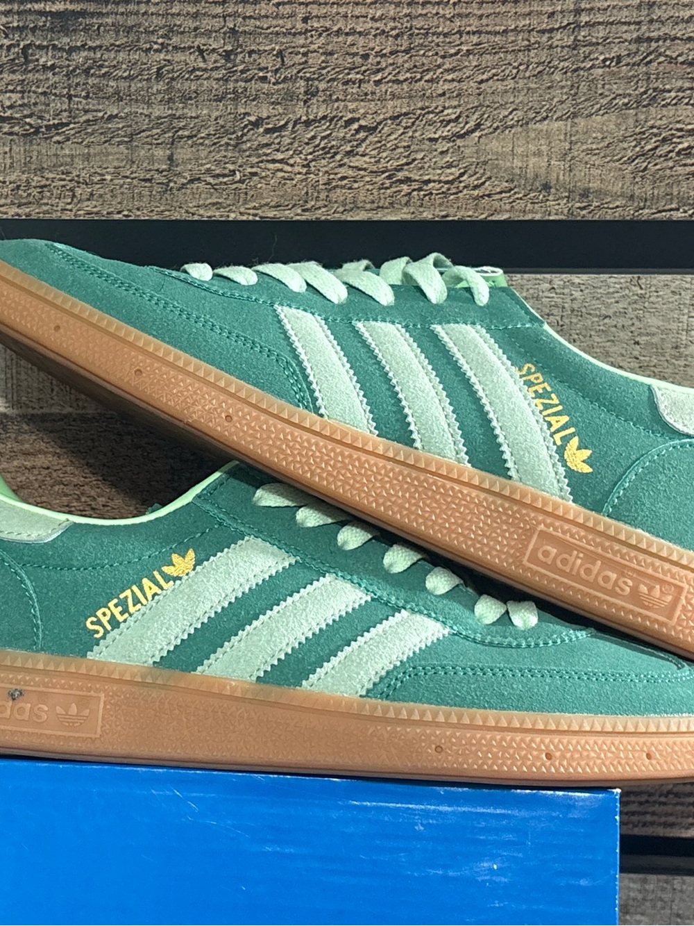 adidas Spezial Green Suede Sneakers with Gum Sole unisex women’s 8, youth 7